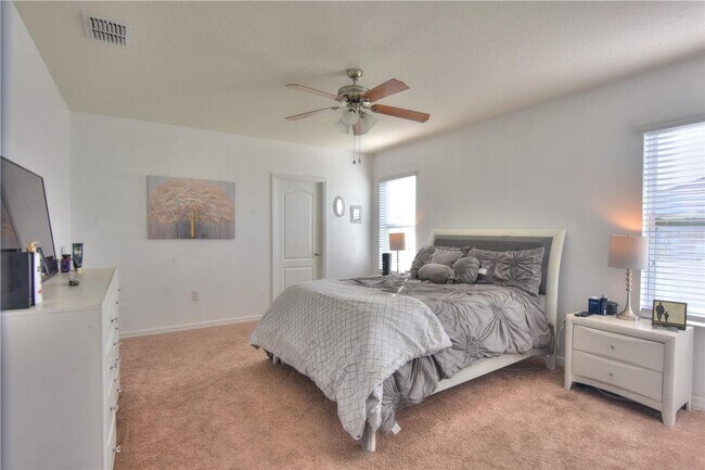 Building Photo - 3/2 Single Family Home located in a quiet ...