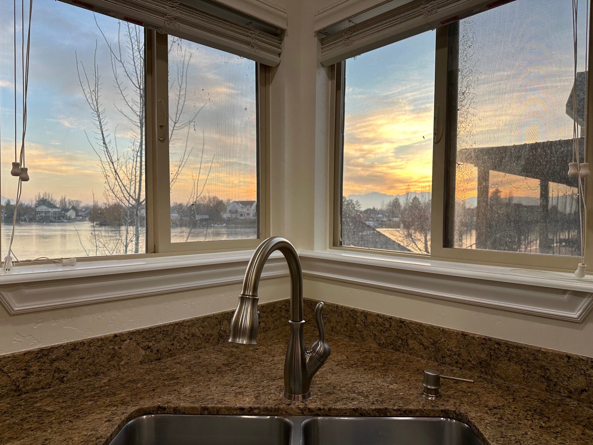 Building Photo - 228 E Delgada Ln