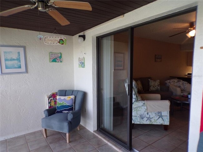 Building Photo - 4016 Oakview Dr