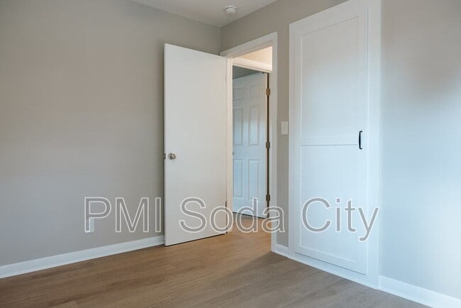 Building Photo - 2401 Truax Ln