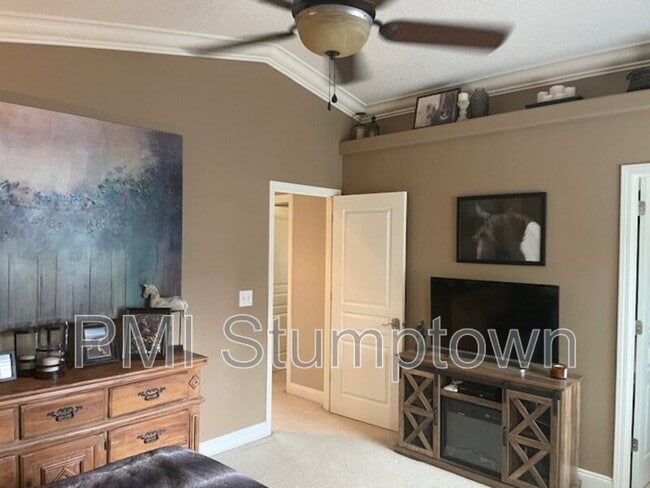 Building Photo - 20598 NE Shore View Dr