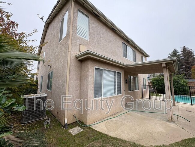 Building Photo - 2650 S Peppertree St