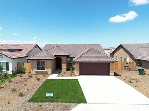 Building Photo - Modern 4-Bedroom, 2-Bathroom Home in South...