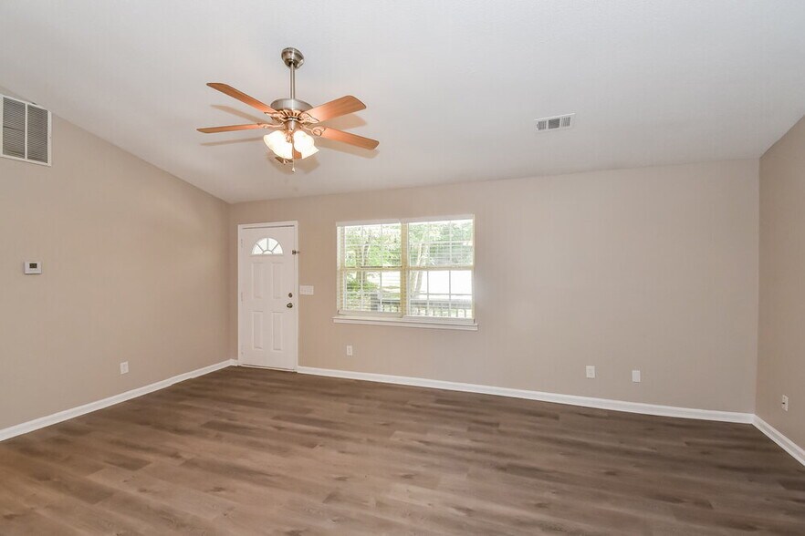 Building Photo - 2273 Ashton Dr