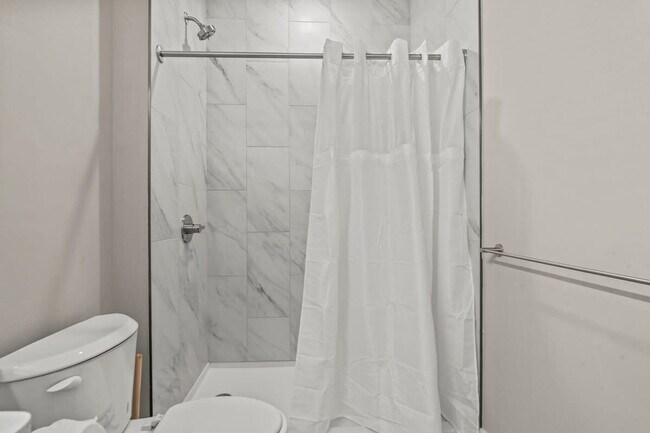 Building Photo - 916 N Delaware Ave