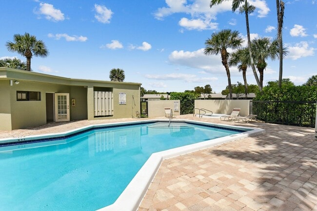 Building Photo - 6463 La Costa Dr