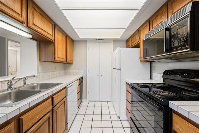 Building Photo - 1533 Signal Ridge Pl