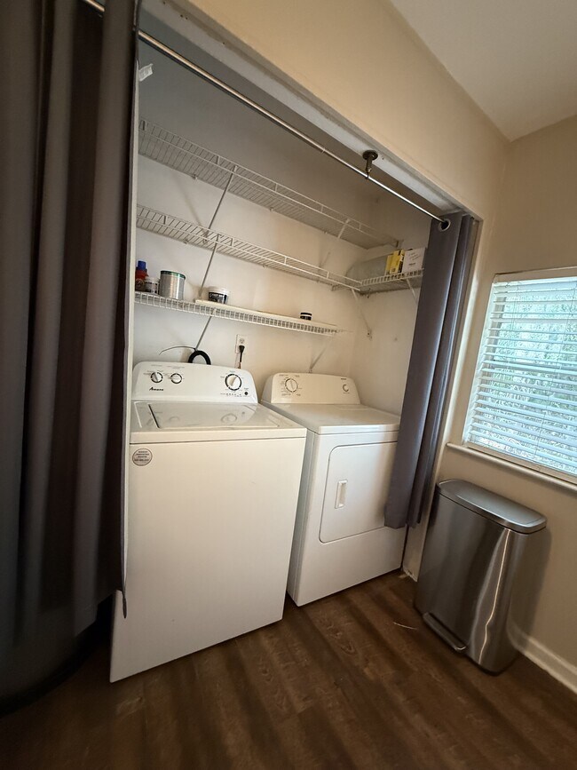 Building Photo - 509 Live Oak StreetUnit 2