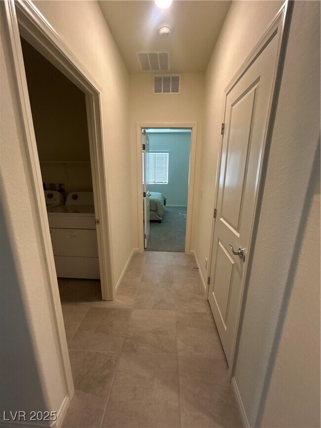 Building Photo - 213 Late Harvest Ave