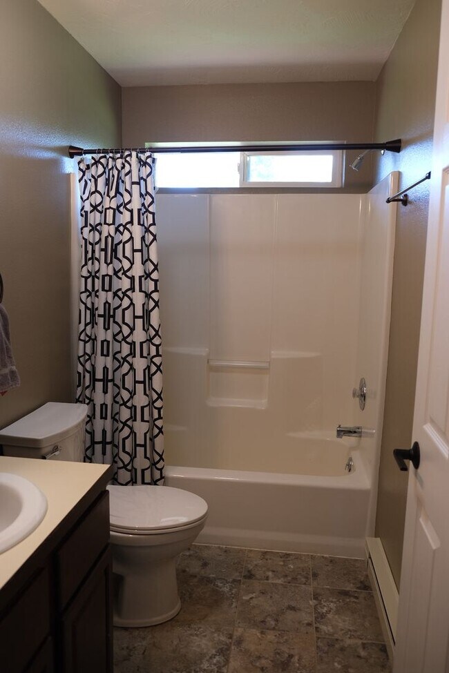 Building Photo - Furnished 3-Bedroom Home in Quiet Victor N...