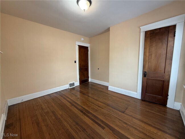 Building Photo - 1208 St Charles Ave