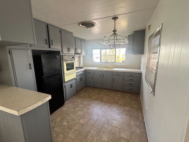 Building Photo - 530 S Alma School Rd