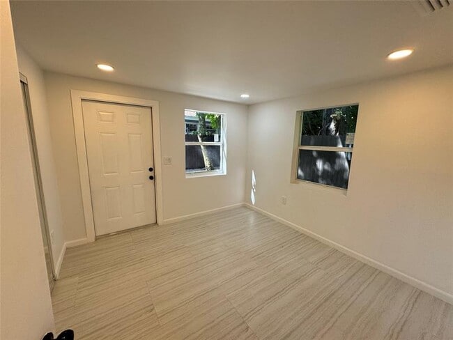 Building Photo - 136 NE 60th St