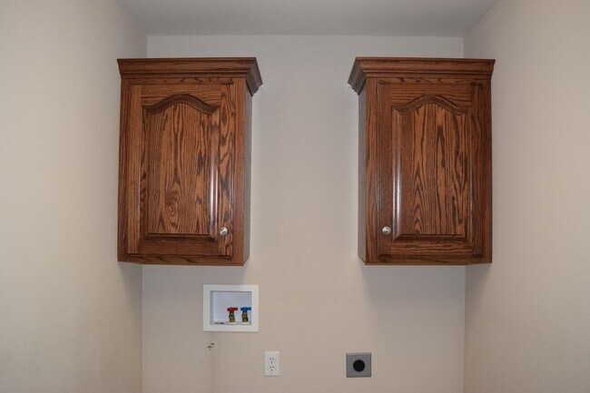 Building Photo - 3-Bedroom Home with Room to Roam – Fenced In Backyard