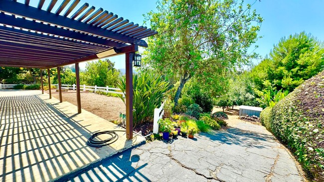 Building Photo - Awesome Single-Story Ranch-Style Home with...