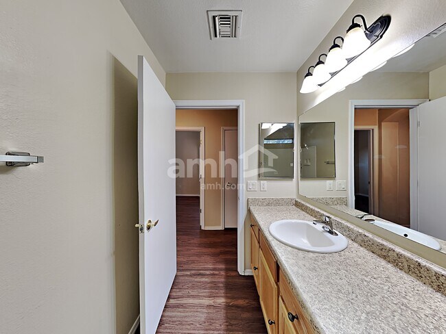 Building Photo - 5073 E Butterweed Dr