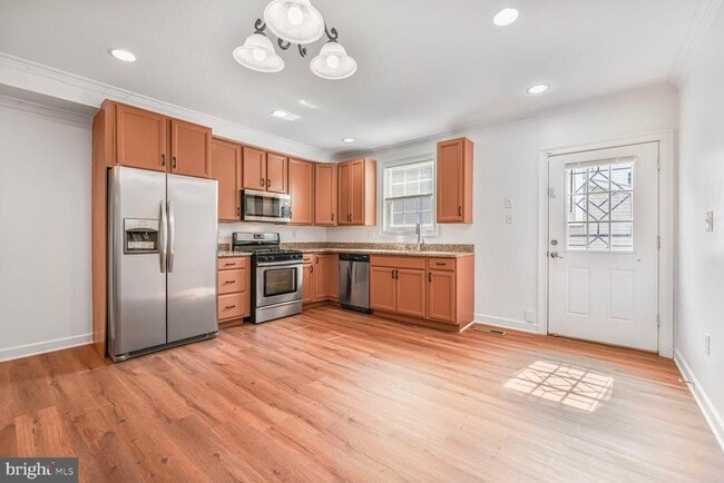 Building Photo - 2433 3rd St NE