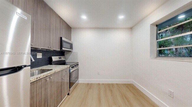 Building Photo - 567 SW 3rd St