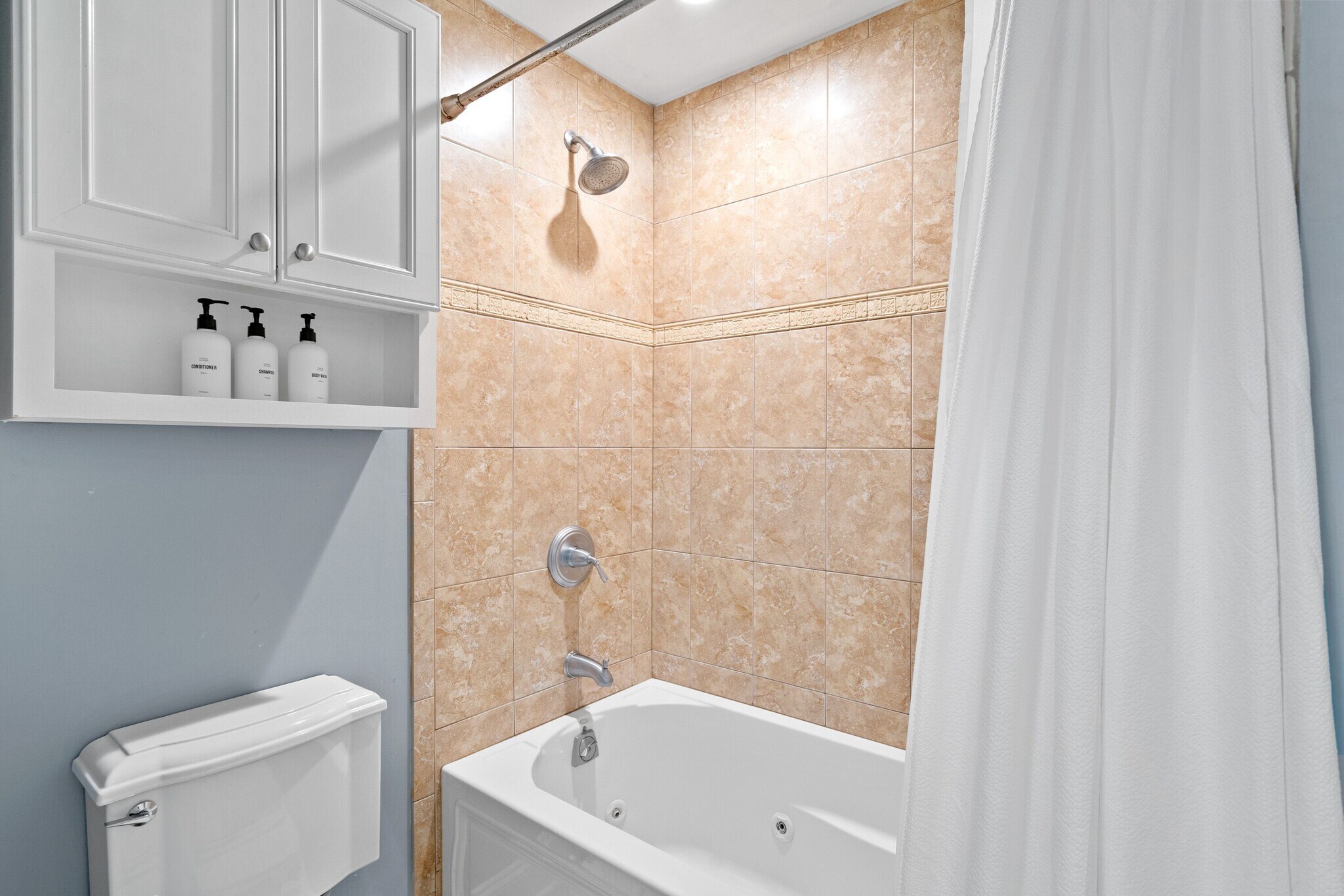 Building Photo - 913 W Belden Ave