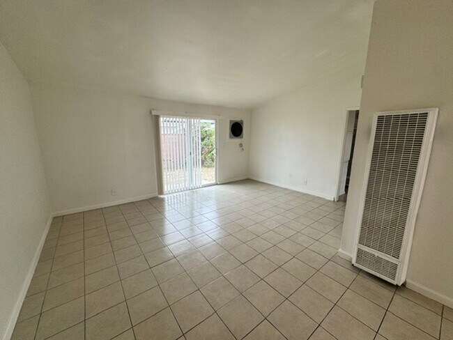 Building Photo - Remodeled 4+2 In Quiet Neighborhood - $2700