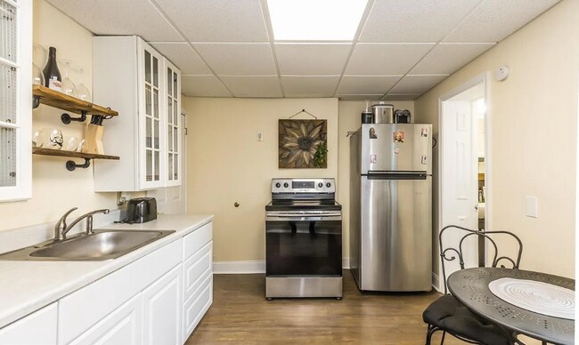 Building Photo - 19 Birch St