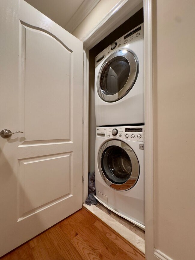 Building Photo - Charming 2 Bedroom/2 Bathroom Townhome near Patterson Park, Baltimore, MD!