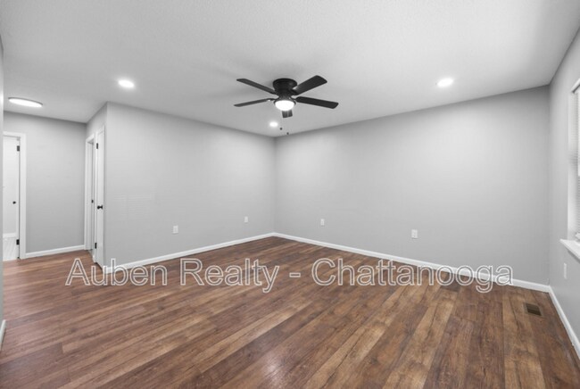 Building Photo - 405 Missionary Ave