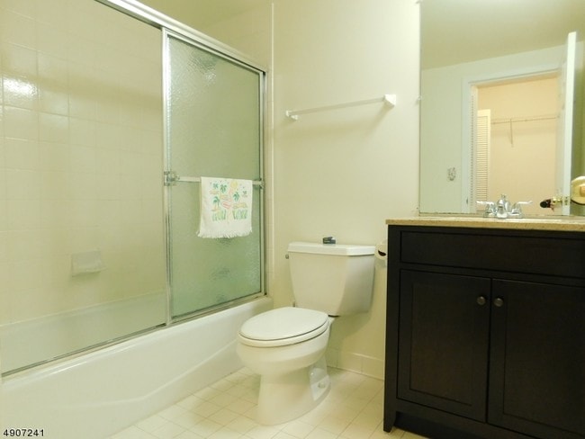 Building Photo - 300 Main St