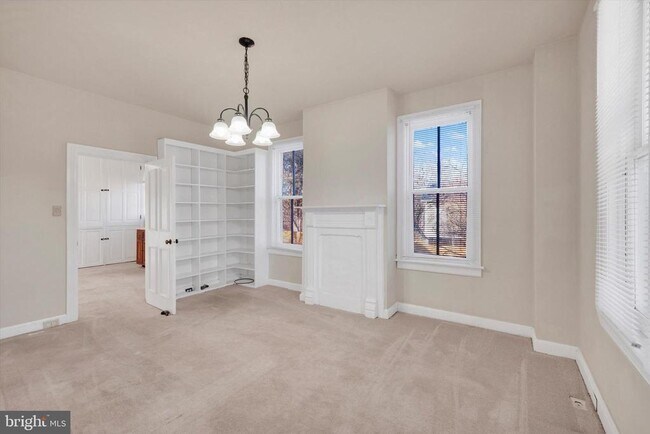 Building Photo - 4300 Main St