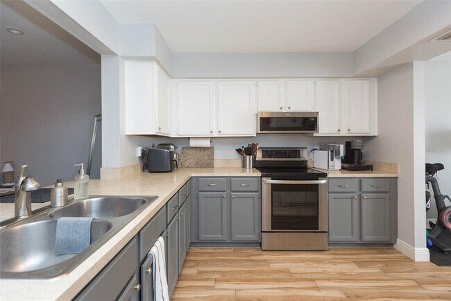 Building Photo - 14123 Trouville Dr