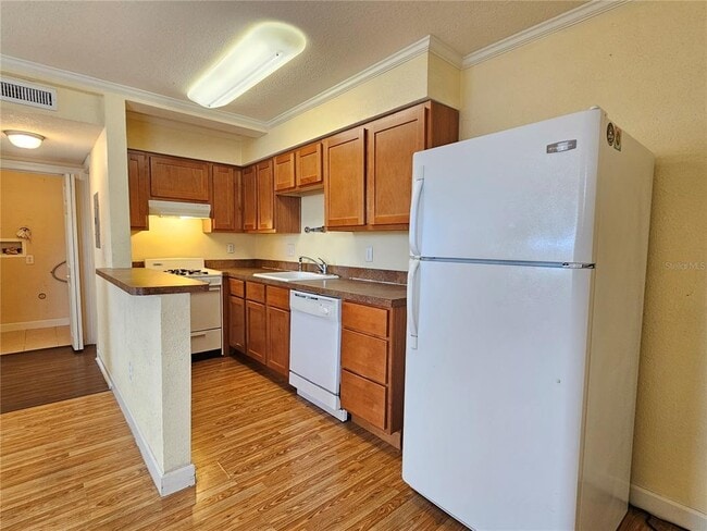 Building Photo - 119 N Evergreen Ave