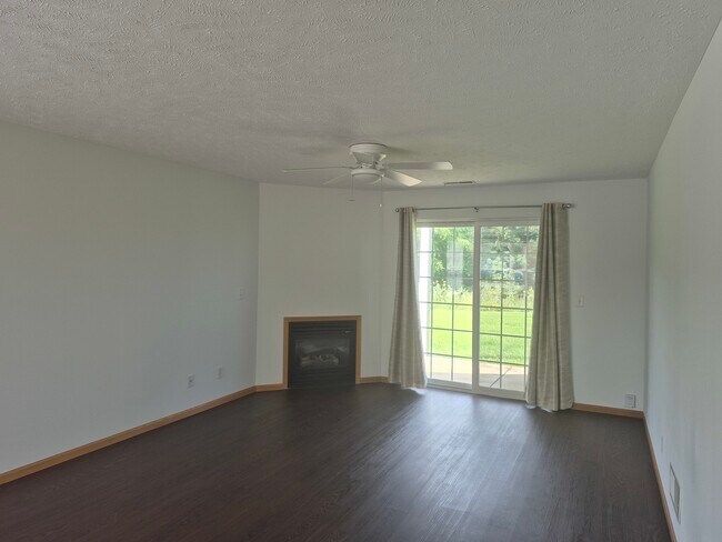 Building Photo - 901 Penny Ln