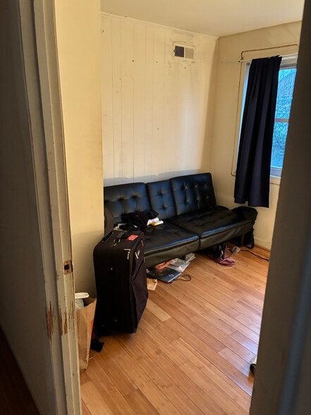 Building Photo - 5540 60th Ave