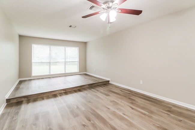 Building Photo - 7327 Shady Vale Ln