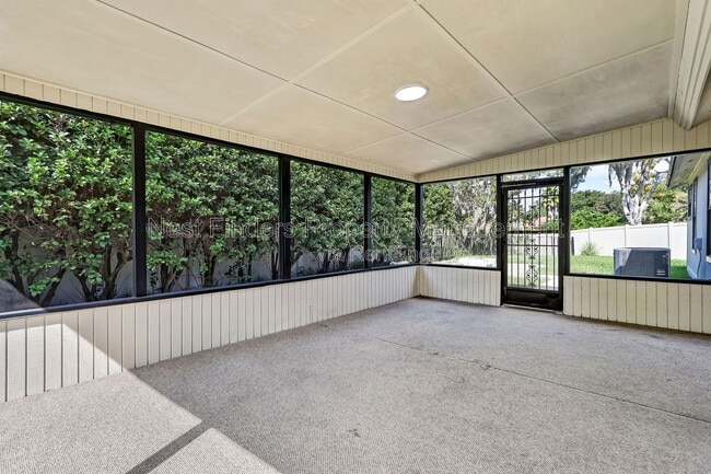 Building Photo - 10460 Roxbury Ln