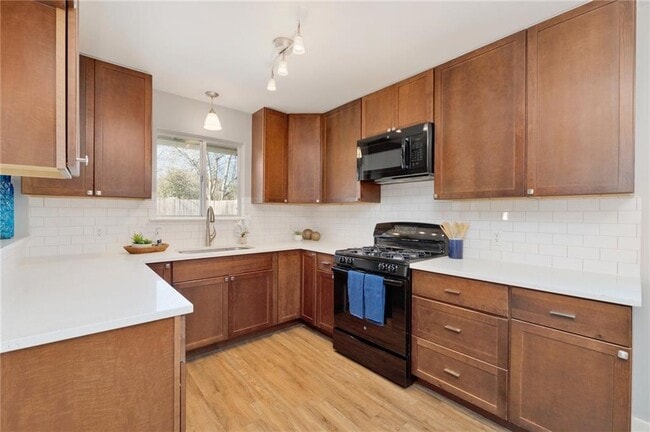 Building Photo - 1310 Radam Cir