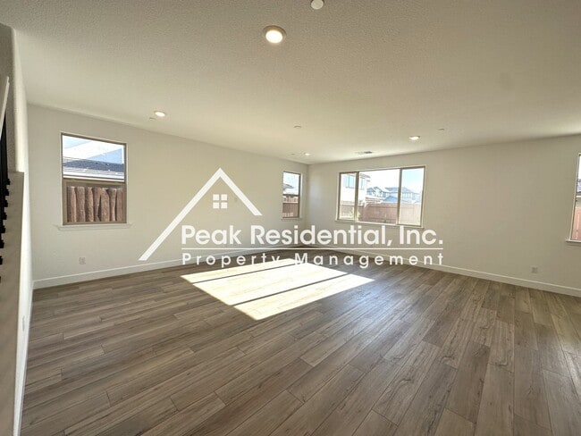 Building Photo - Brand New West Roseville 4bd/3.5ba with Se...