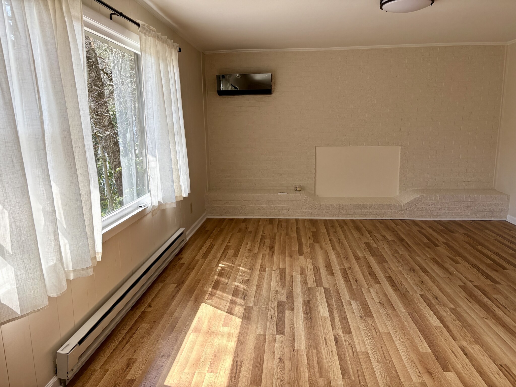 Building Photo - 136 Ski Crest Park