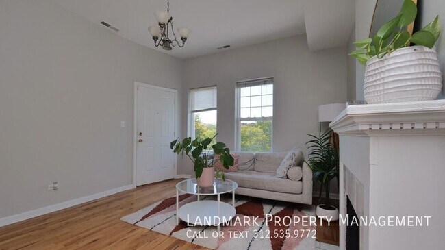 Building Photo - 4537 S King Dr