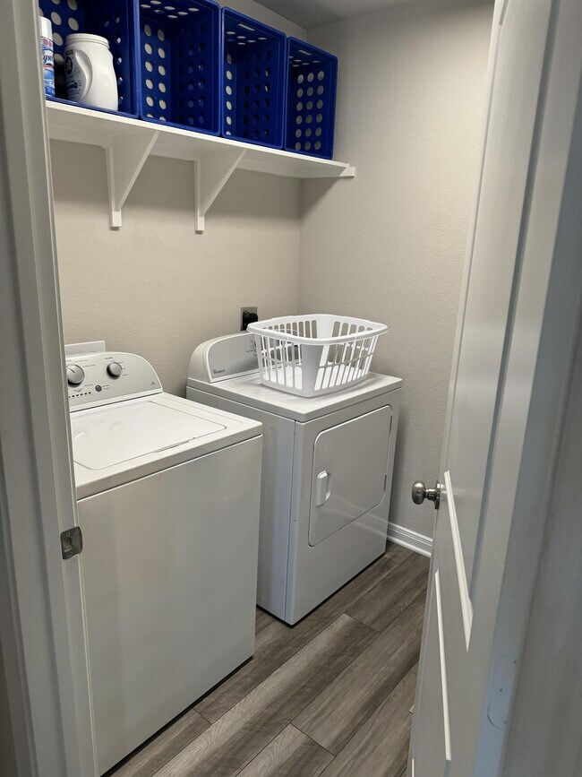 Building Photo - 8314 Stonehollow