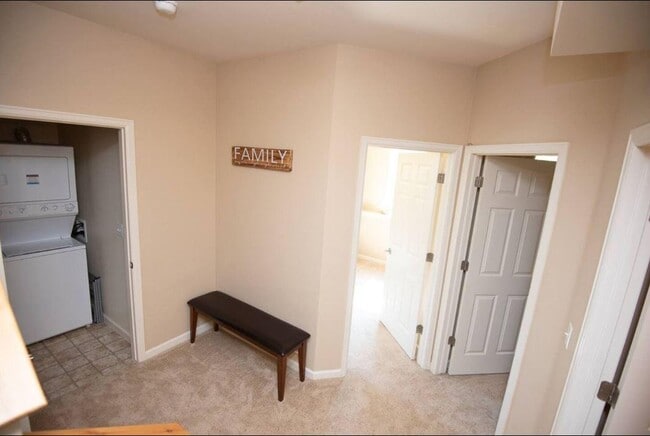 Building Photo - 180 Spinner Ct