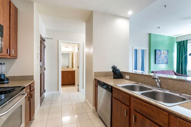 Building Photo - 925 Common St