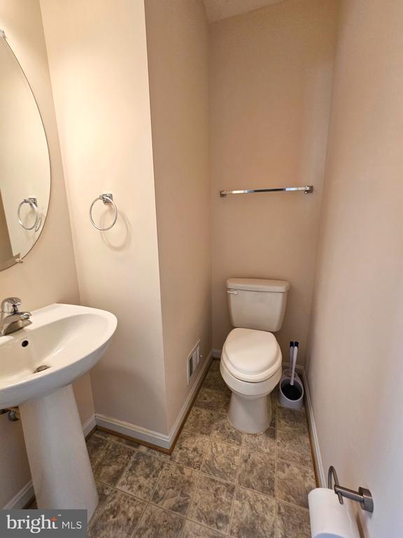 Building Photo - 2238 Blue Spruce Dr