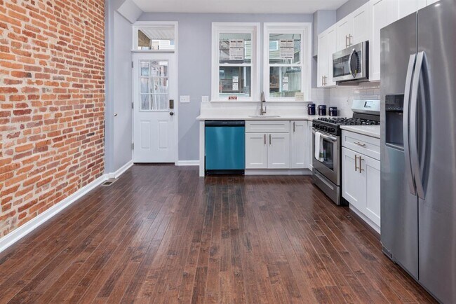 Building Photo - 525 S East Ave