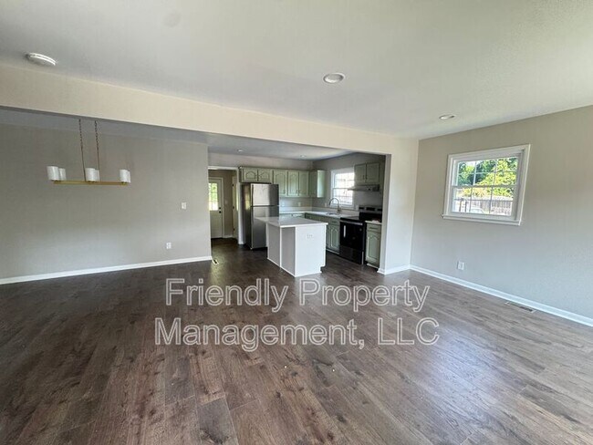 Building Photo - 906 Beaumont Ave
