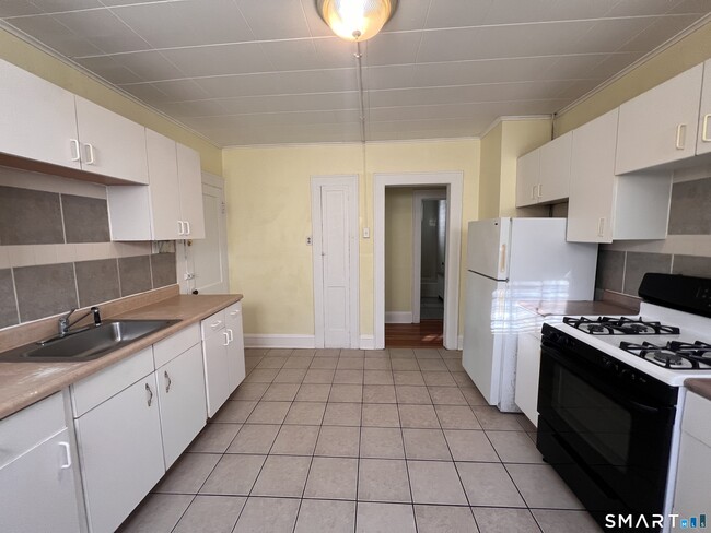 Building Photo - 2125 E Main St