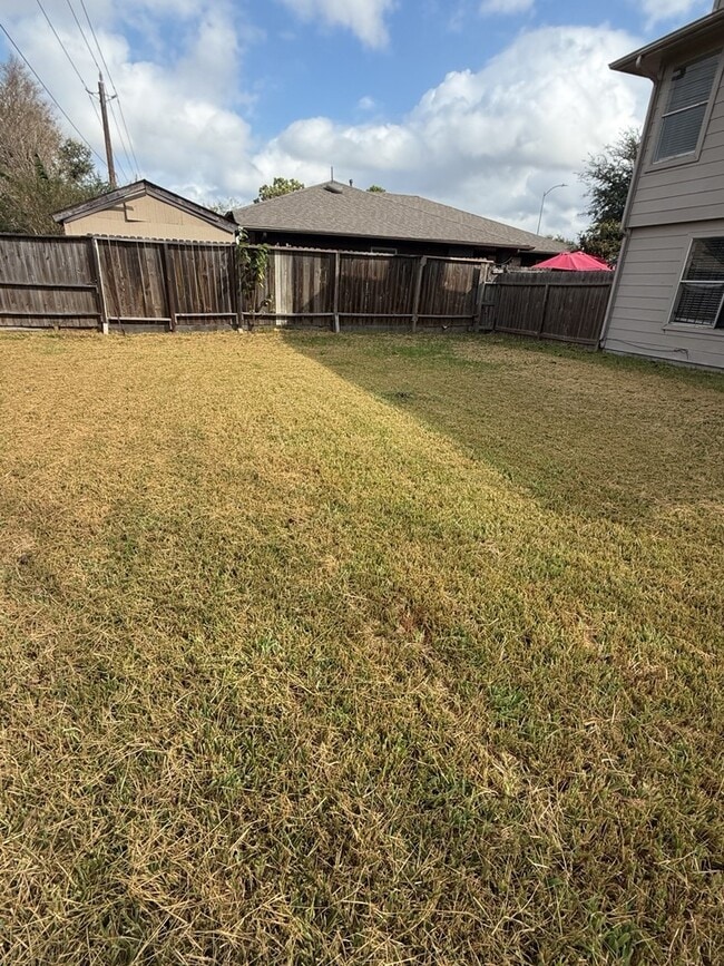 Building Photo - 16410 Amy Ridge Rd