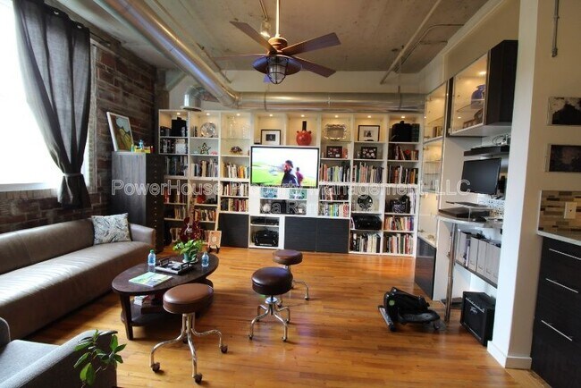 Building Photo - 172 Haynes St SW