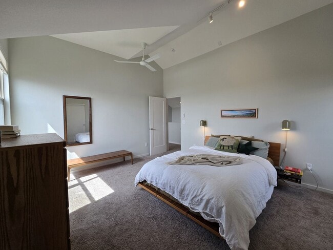 Building Photo - 2180 W Alameda St