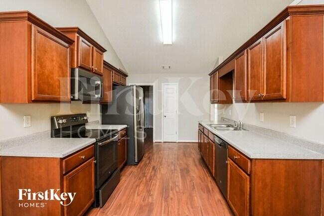 Building Photo - 803 Kenwood Ln
